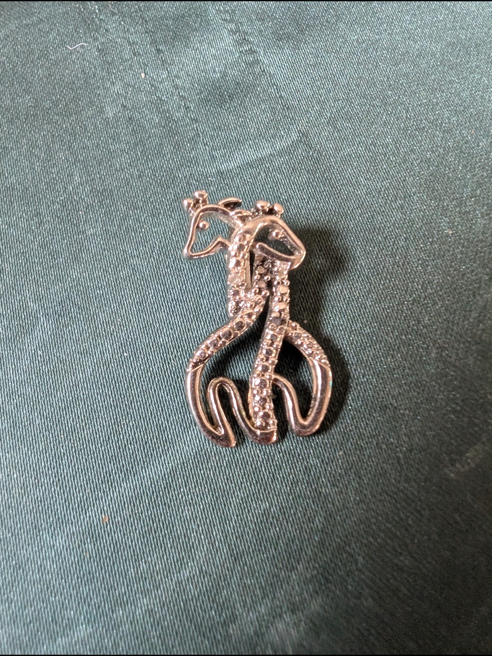 Sterling Silver Hugging Giraffes With White CZ On The Sides Pendant Charm